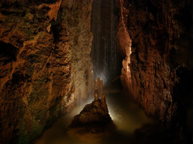 grotte diaclase Audun-le-Tiche