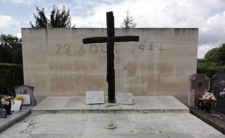 monument croix calcinée Robert-Espagne